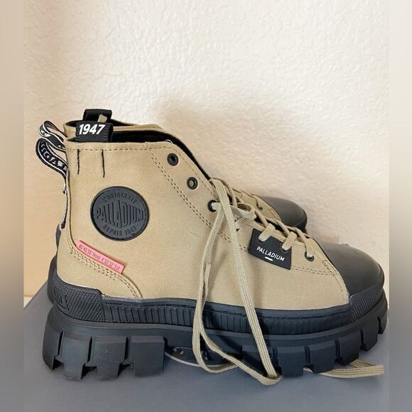 Palladium Revolt Hi TX boots combat hiking boots in Olive. Gorpcore sz 9. New - Picture 9 of 10